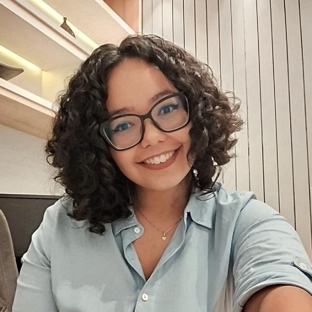 Caroline Cunha Avelar 